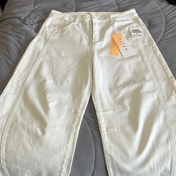 RISEN Women's White Barrel Leg Jeans - Picture 4 of 6